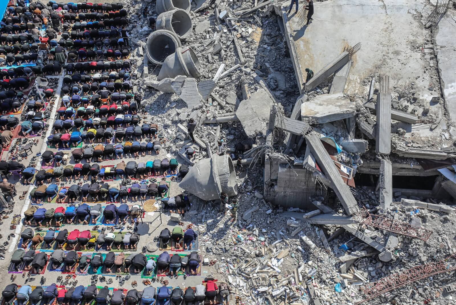 "Faith Amid the Rubble" by Abdelrahman Alkahlout, Press Photographer of the Year